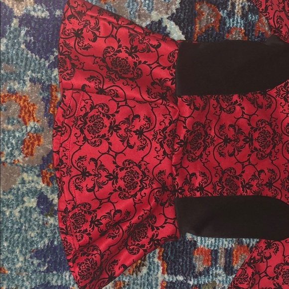 Elegant red and black top. - Picture 3 of 4